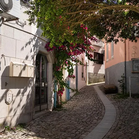 Escape Walk To Old Town & بيت للعطل *