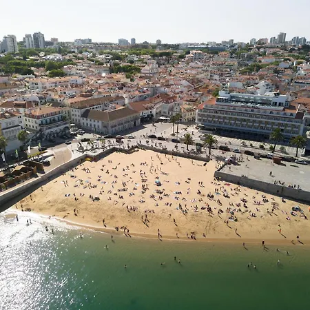 Escape Walk To Old Town & Cascais
