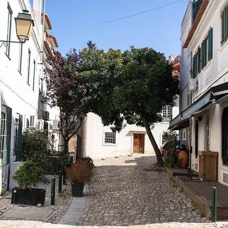 Escape Walk To Old Town & كاسكايس